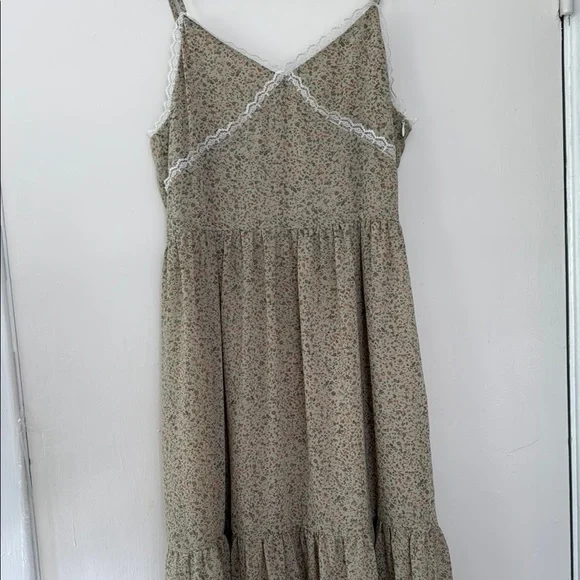 Green Tiered Ruffled Midi Sundress - Picture 3 of 9